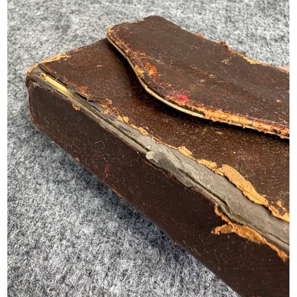 Vintage Belding Corticelli Leather Sewing Kit With Threads Buttons & Needles - Picture 9 of 9